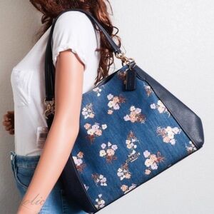⭐️TAKE 50% OFF⭐️ 🌟HOST PICK🌟NWOT Coach Hallie bag with painted floral